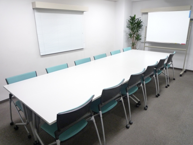 B5会議室 島型【机４卓】